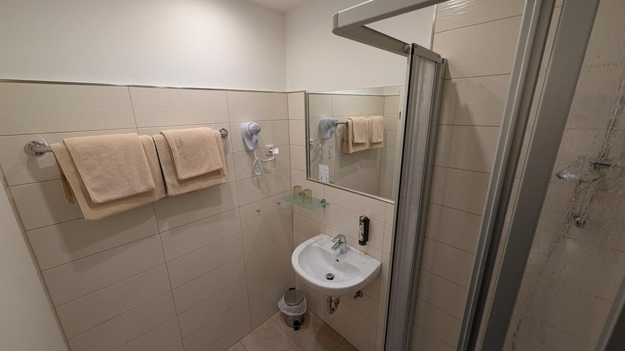 Hotel Am Bayrischen Platz Leipzig Exteriör bild
