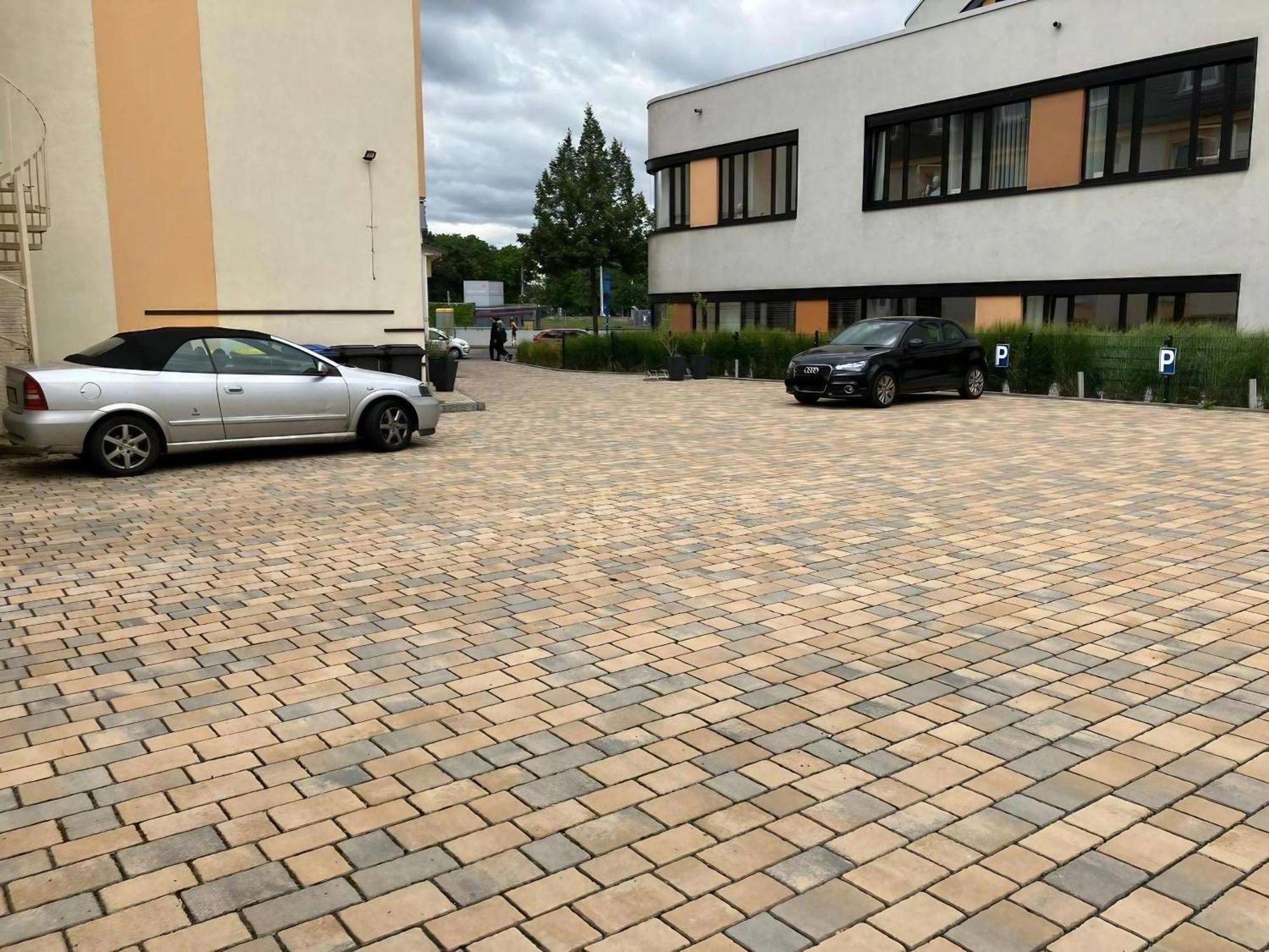 Hotel Am Bayrischen Platz Leipzig Exteriör bild